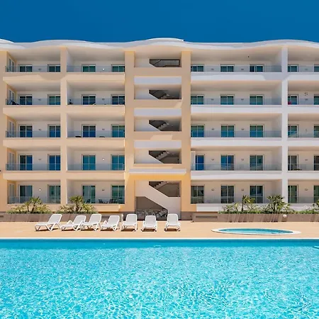 Marina View 7 With Pool By Homing Lagos