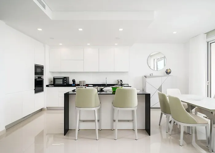 Marina View 7 With Pool By Homing Lagos