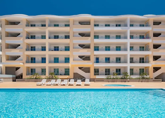 Marina View 7 With Pool By Homing Lagos